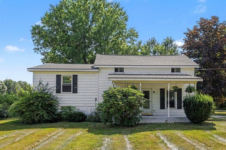 17 4th Street, Plainwell, MI 49080