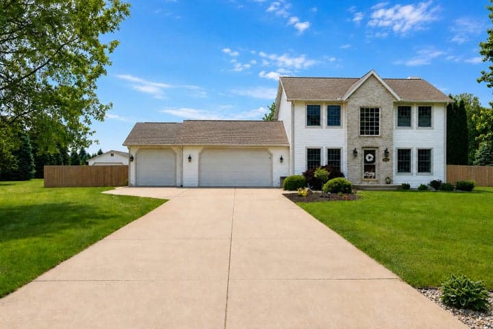 47679 Woodfield Circle, Mattawan, MI 49071