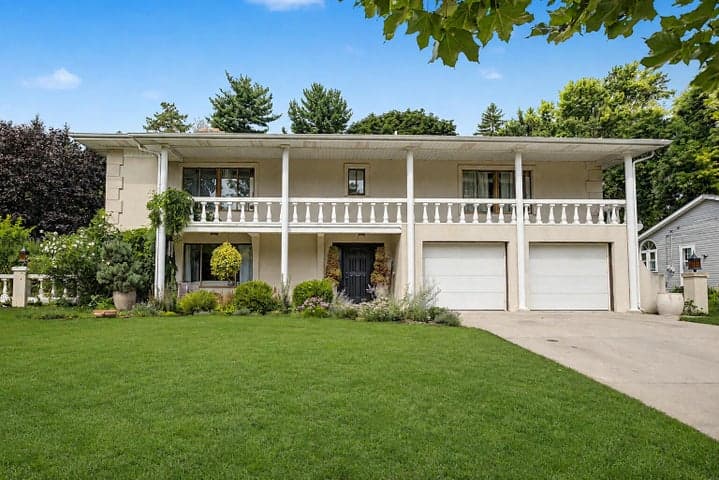 1217 El Camino Drive NW, Grand Rapids, MI 49504