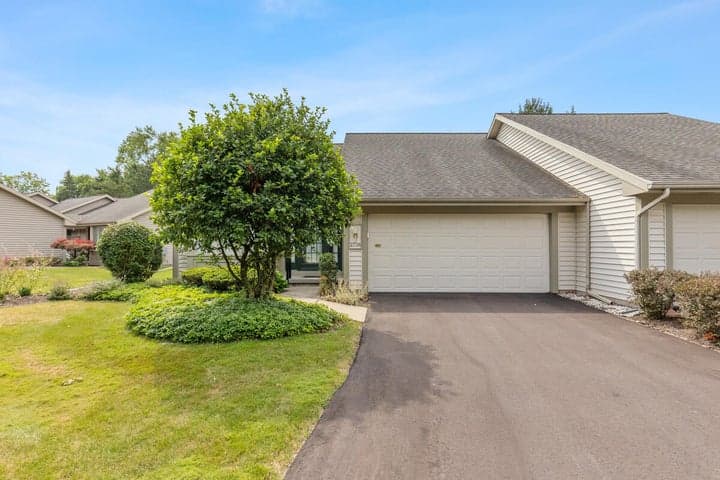 2736 Mulford Drive SE, Grand Rapids, MI 49546