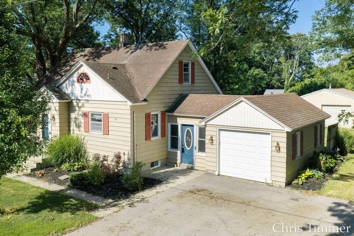 605 64th Avenue, Zeeland, MI 49464