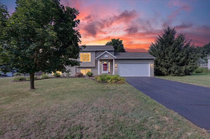 2850 Bark Court 17, Cedar Springs, MI 49319