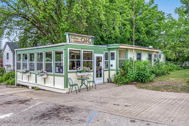 40 3rd Street, Pentwater, MI 49449