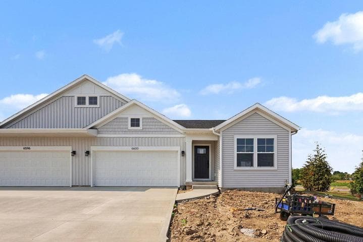 6600 Bellflower Drive SW 9, Zeeland, MI 49464