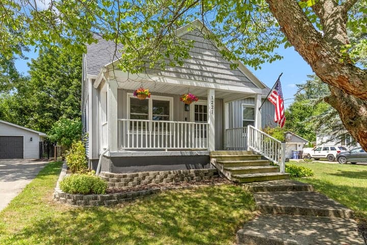 1221 Whitmore Avenue NW, Grand Rapids, MI 49504