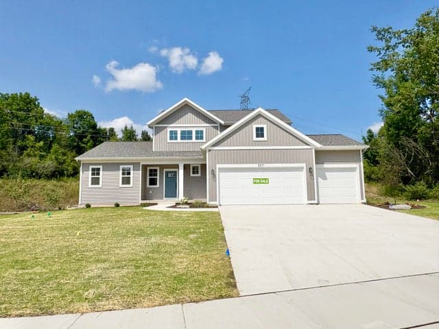 5871 Valley Point Drive SE, Caledonia, MI 49316