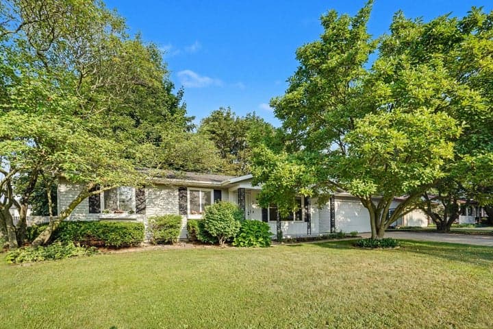 5800 Newhaven Drive, Portage, MI 49024