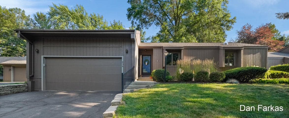 834 Brook Village Court, Holland, MI 49423