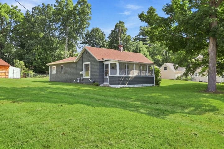 221 E Colfax Street, Hastings, MI 49058