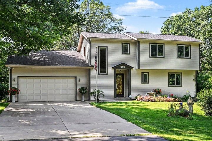 201 Scenic View Drive, Niles, MI 49120