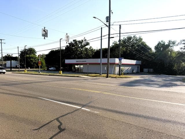 1037 Riverview Drive, Kalamazoo, MI 49048