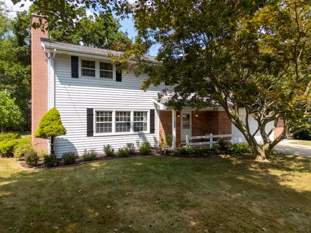 2524 Ridgefield Road, Portage, MI 49024