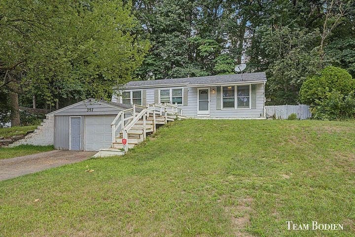 357 Mabel Street NW, Comstock Park, MI 49321