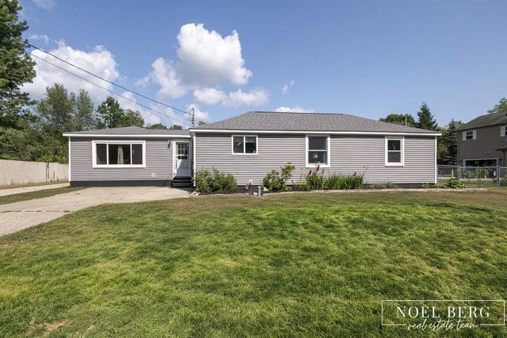 1104 S Drent Road, Muskegon, MI 49442