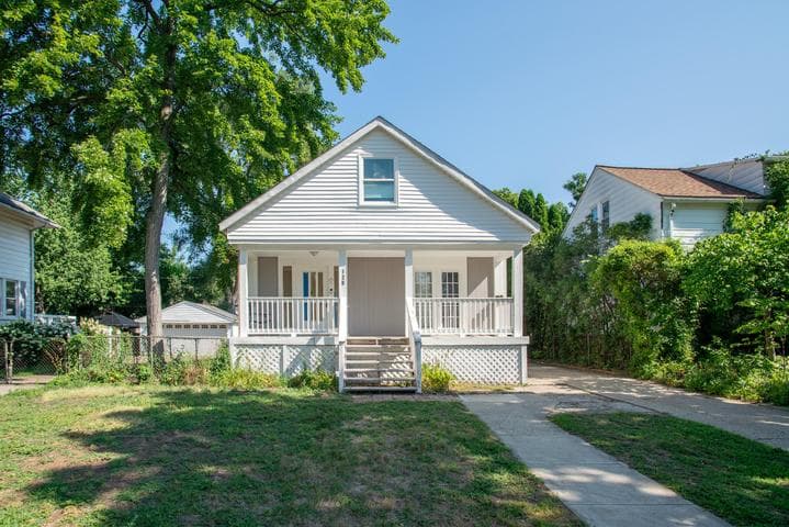 125 E Lawrence Avenue, Royal Oak, MI 48073