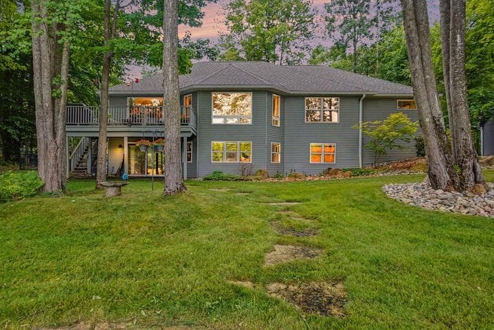 9712 Fawn Lake Drive, Stanwood, MI 49346