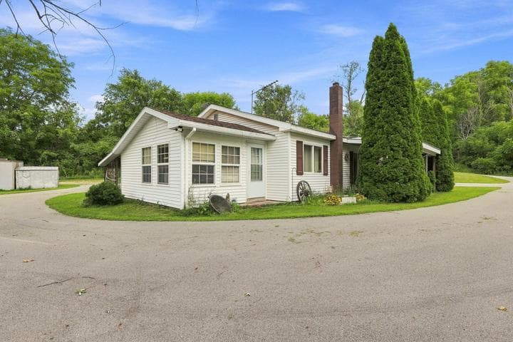 2899 Tanner Lake Road, Hastings, MI 49058