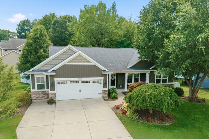 5705 Kenstyn Drive SW, Wyoming, MI 49418