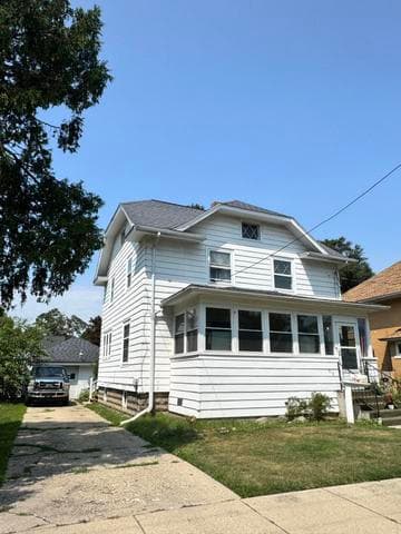 910 3rd Street, Jackson, MI 49203