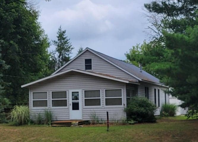 8 E Barton Street, Newaygo, MI 49337