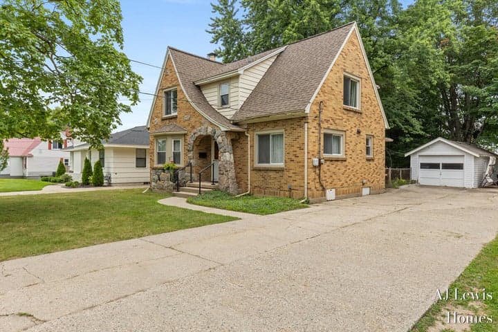 653 3 Mile Road NE, Grand Rapids, MI 49505
