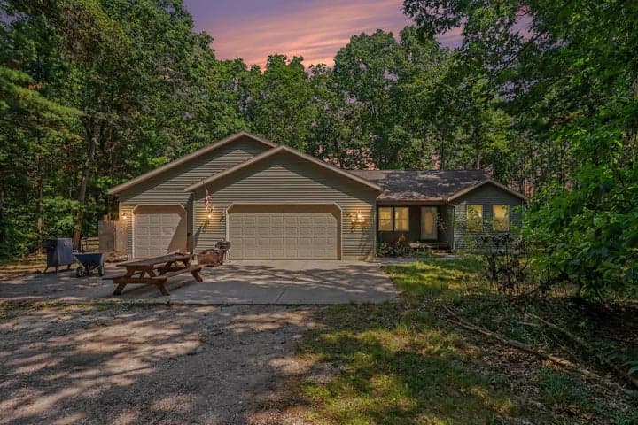 416 E River Road, Muskegon, MI 49445