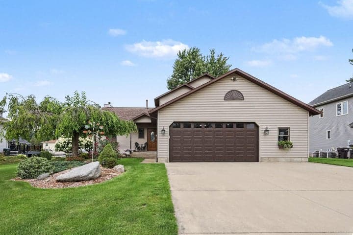 12776 Theris Drive, Wayland, MI 49348