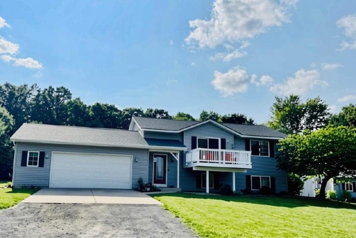 13955 Pine Lake Avenue NE, Cedar Springs, MI 49319