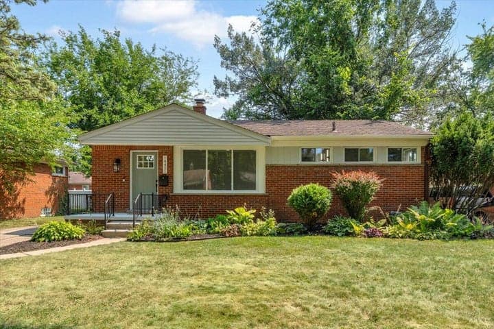 14421 Rosemary Boulevard, Oak Park, MI 48237