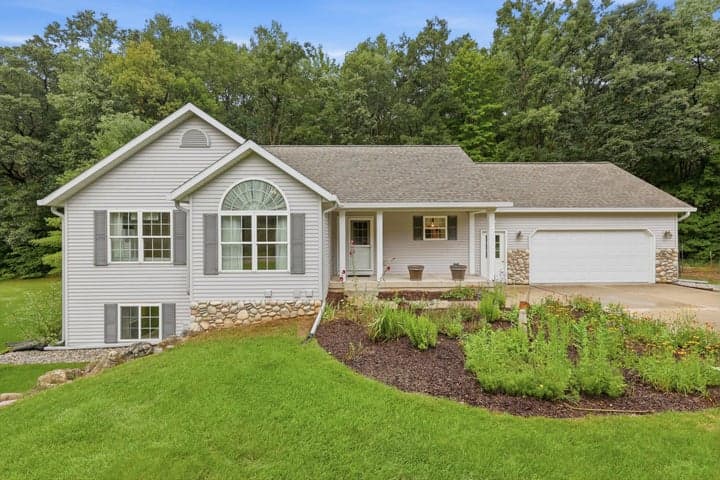5075 Bonasa Drive NE, Rockford, MI 49341