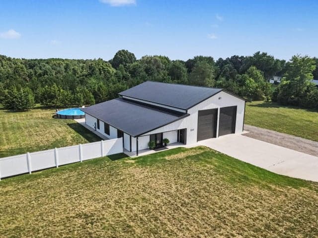 19061 M-60, Three Rivers, MI 49093