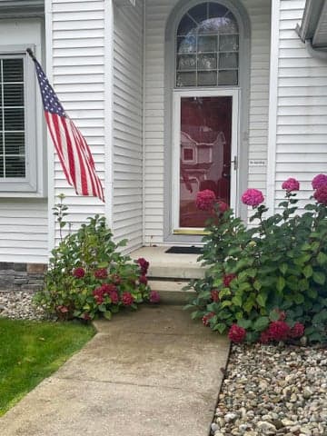 2205 Lake Wood Drive, Jackson, MI 49203