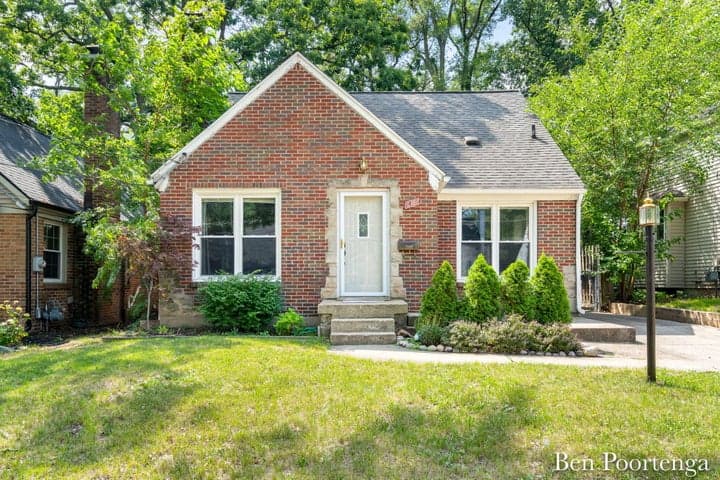 1435 Philadelphia Avenue SE, Grand Rapids, MI 49507