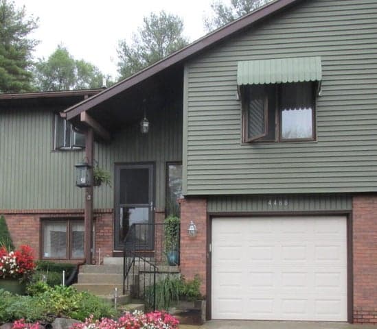 4488 N Valley Drive NE, Grand Rapids, MI 49525