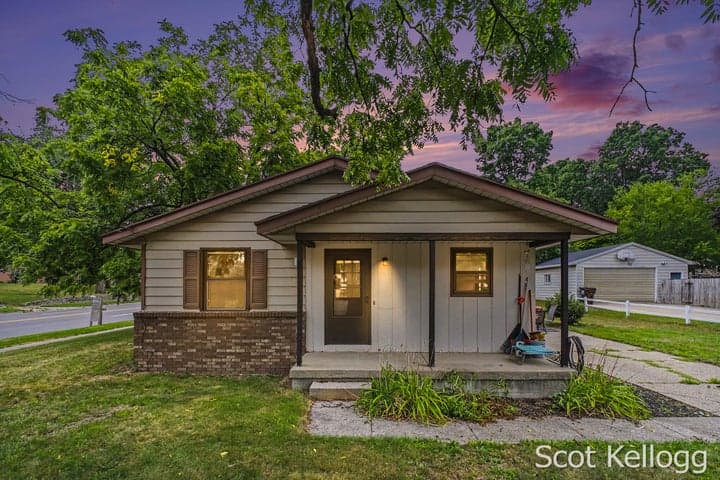 3822-3824 Burlingame Avenue SW, Wyoming, MI 49509