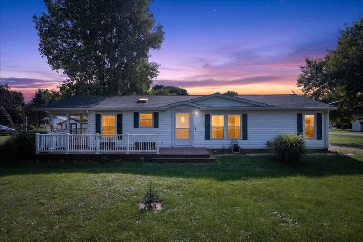 3280 Carlton Boulevard, Jackson, MI 49203