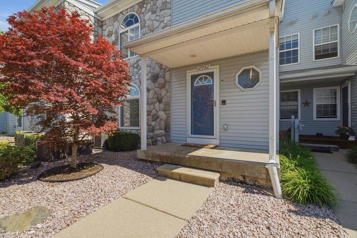 37782 Jefferson Avenue, Harrison Township, MI 48045