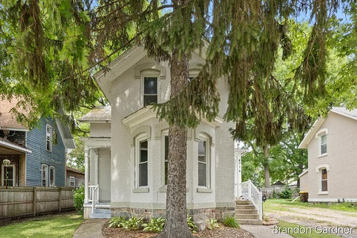 218 E Adams Street, Ionia, MI 48846