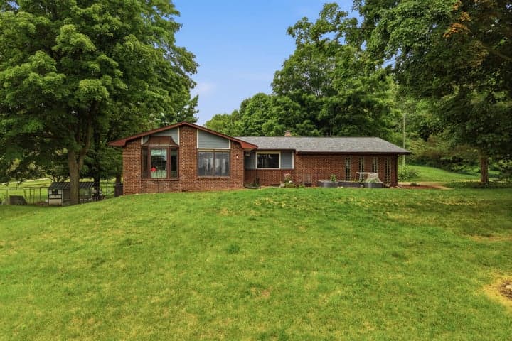 13489 Hyde Road, Hartland, MI 48353