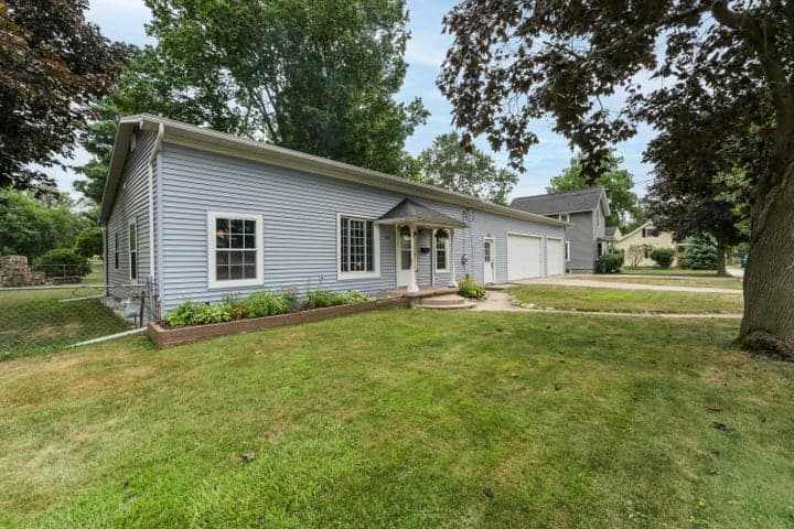128 Floral Avenue, Plainwell, MI 49080