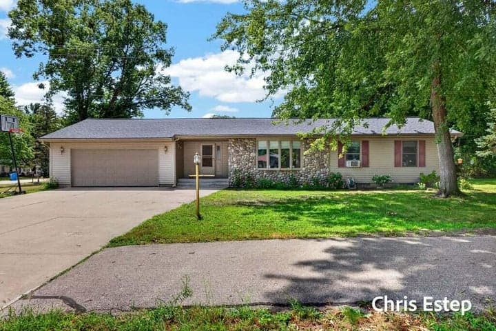 15288 Pruin Street, Spring Lake, MI 49456