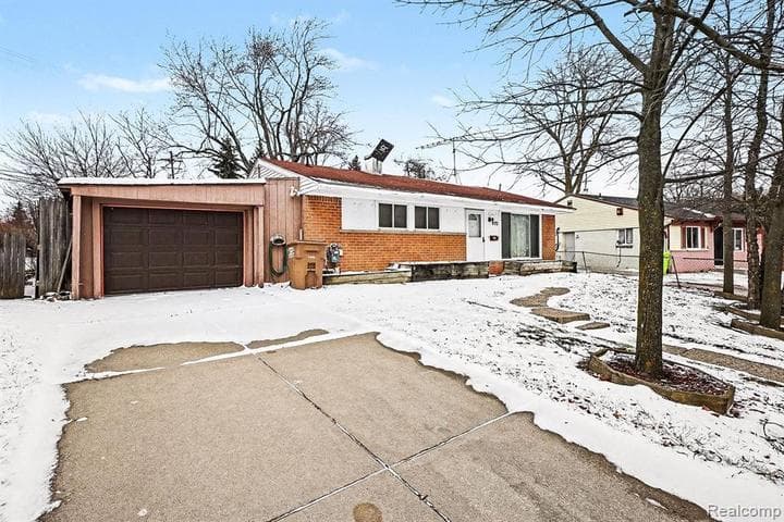 672 Linda Vista Drive, Pontiac, MI 48342