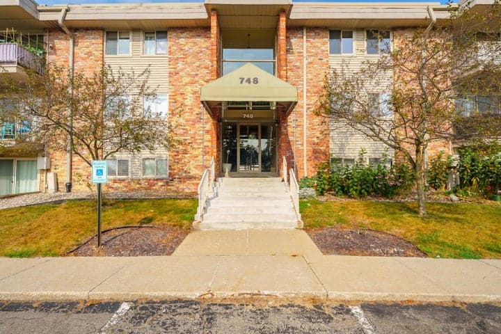 748 W Kilgore Road 303, Kalamazoo, MI 49008