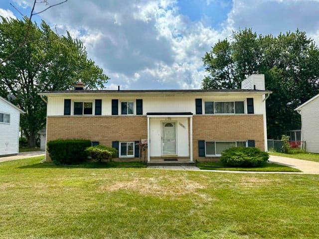2244 Serra Drive, Sterling Heights, MI 48310