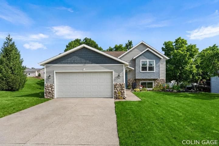 2903 Fox Hill Drive, Jenison, MI 49428