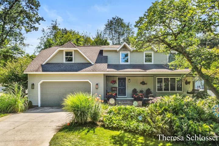 7976 Pine Edge Court SE, Alto, MI 49302