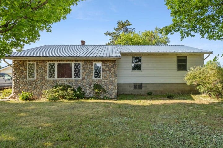18757 N County Line Road, Morley, MI 49336