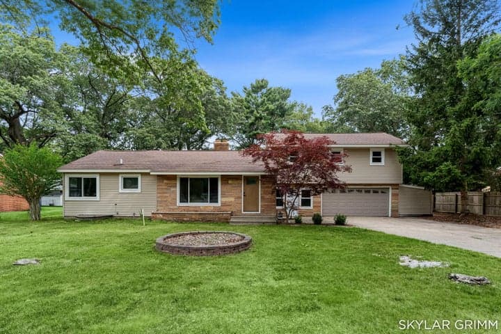 1924 Maryland Boulevard, Norton Shores, MI 49441
