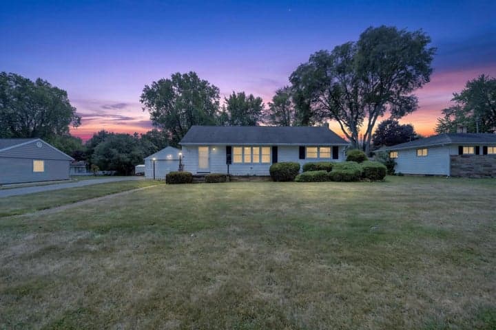 1515 Devonshire Road, Jackson, MI 49203