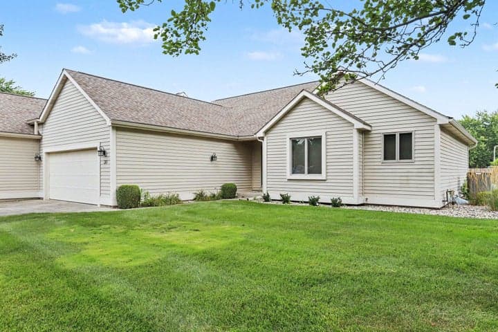 30 Oakdale Lane 104, Coldwater, MI 49036